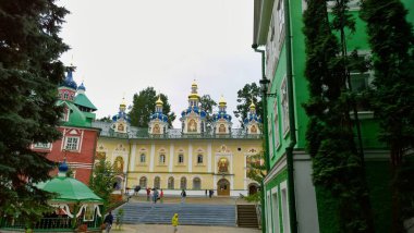 Rusya 'da, Ukrayna' da, Belorus 'ta, Slav halkının Hıristiyanlığa olan inancı ve inancı ortodoks kilise katedralinin kadim tarihi binası.