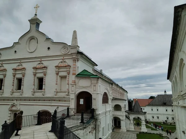 リャザンロシア ウクライナ ベローラス スラヴ人の人々の信仰とキリスト教への信仰の正統派教会大聖堂の古代の歴史的建造物 — ストック写真