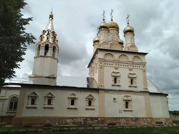 Rusya, Ukrayna, Belorus, Slav halkının Hıristiyanlığa olan inancı ve inançlarının ortodoks kilise katedralinin Ryazan Tarihi Binası