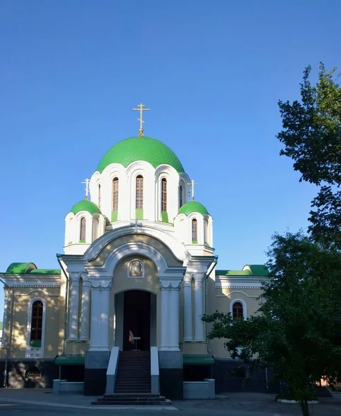 カルガ ウグラロシア ウクライナ ベロルス スラヴ人の人々の信仰とキリスト教への信仰の正統派教会大聖堂の古代歴史的建造物 — ストック写真