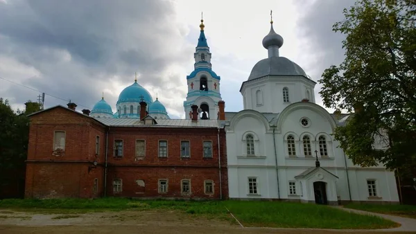 Rusya, Ukrayna, Belorus, Slav halkının Hıristiyanlığa olan inancı ve inancı Valaam Antik Ortodoks kilise katedralinin tarihi binası