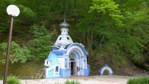 Sıcak Bahar Goryachiy Klyuch Rusya, Ukrayna, Belorus 'taki ortodoks kilise katedralinin tarihi binası, Slav halkı Hristiyanlığa inancı ve inancı