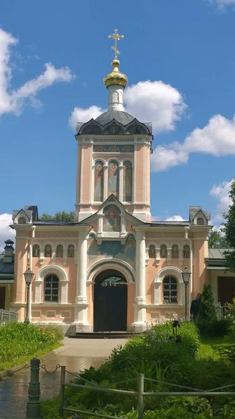 オプティン修道院ロシア ウクライナ ベローラス スラブ人の信仰とキリスト教への信仰の正統派教会大聖堂の古代歴史的建造物 — ストック写真