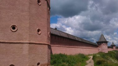 Rusya 'da, Ukrayna' da, Belorus 'ta, Slav halkının Hıristiyanlığa olan inancı ve inancı Ortodoks kilisesinin Suzdal Tarihi Binası