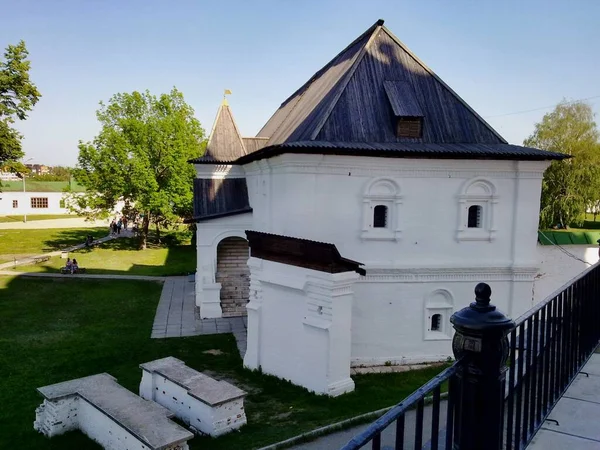 Rusya, Ukrayna, Belorus, Slav halkının Hıristiyanlığa olan inancı ve inançlarının ortodoks kilise katedralinin Ryazan Tarihi Binası