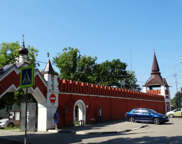 Serpukhov, Rusya, Ukrayna, Belorus, Slav halkının Hıristiyanlığa olan inancı ve inançlarının ortodoks kilise katedralinin tarihi binası.