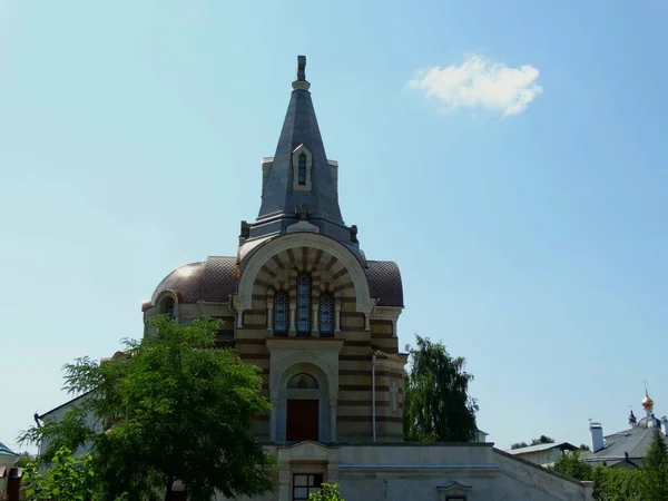 Serpukhov, Rusya, Ukrayna, Belorus, Slav halkının Hıristiyanlığa olan inancı ve inançlarının ortodoks kilise katedralinin tarihi binası.