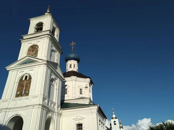 Rusya, Ukrayna, Belorus, Slav halkının Hıristiyanlığa olan inancı ve inancı, ortodoks kilise katedralinin antik tarihi binasıdır.