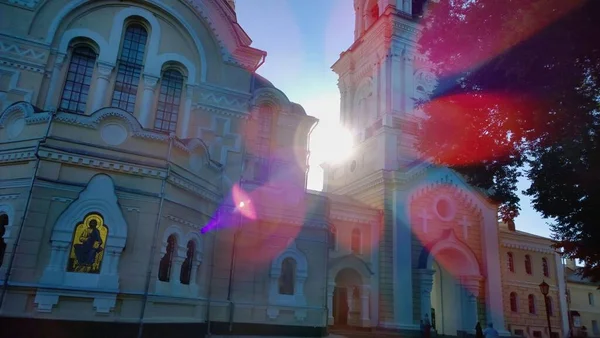 Rusya, Ukrayna, Belorus, Slav halkı Ugra 'daki ortodoks kilise katedralinin antik tarihi binası.