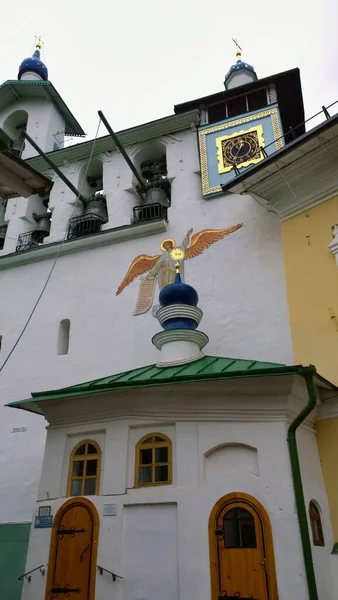 Rusya 'da, Ukrayna' da, Belorus 'ta, Slav halkının Hıristiyanlığa olan inancı ve inancı ortodoks kilise katedralinin kadim tarihi binası.