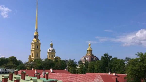 Rusya, Ukrayna, Belorus 'taki ortodoks kilise katedralinin antik tarihi binası, Slav halkı Hıristiyanlık St Petersburg Neva' daki inanç ve inançlar