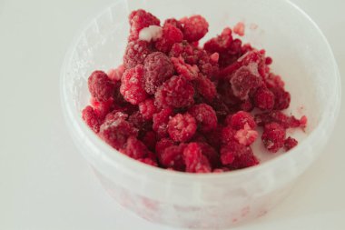 Geçmişi bulanık donmuş yabanmersinleri