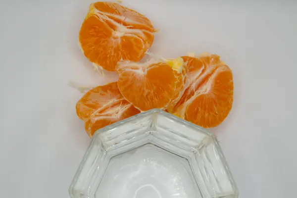 Tranches Mandarine Pelées Dans Verre Eau — Photo