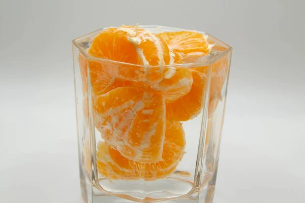 Peeled Tangerine Slices Glass Water — Stockfoto