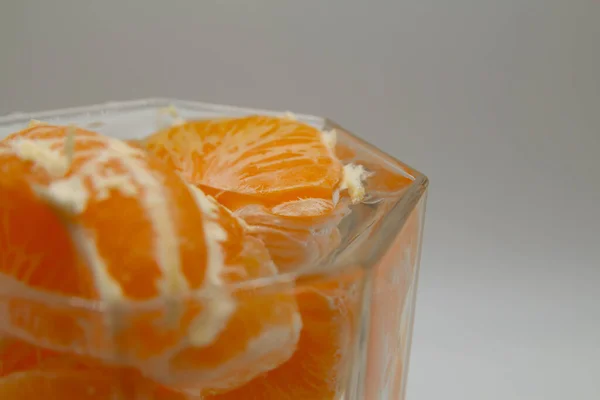 Tranches Mandarine Pelées Dans Verre Eau — Photo