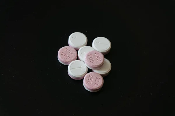 Médicaments Pilules Sur Fond Noir — Photo
