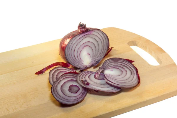 Lilac Onion Cut Slices Kitchen Board White Backgroun — Stock Photo, Image