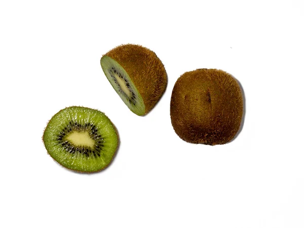 Eine Ganze Und Eine Ungeschälte Kiwi Nahaufnahme Saftiger Früchte — Stockfoto