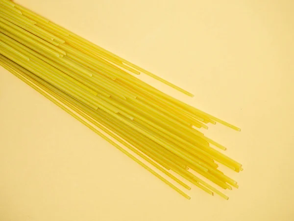 Špagety Před Vařením Tvrdé Těstoviny Těstoviny Stole — Stock fotografie