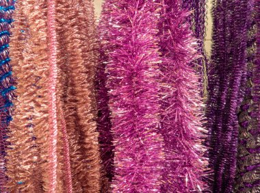 Buzlu dilimlenmiş somon. Tezgahtaki en taze balığın parçaları. Sulu somon eti.