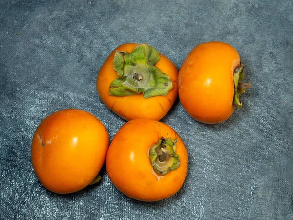 Four Persimmons Black Background Persimmon Varieties Chamomile Still Life Big — Stock Photo, Image