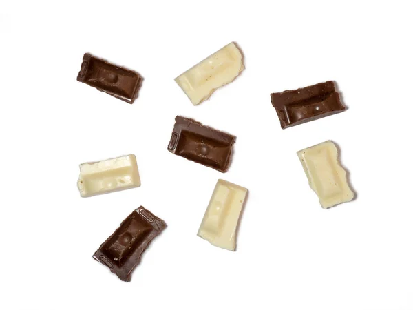 Rodajas Chocolate Blanco Negro Sobre Fondo Blanco Varios Chocolates Sobre —  Fotos de Stock
