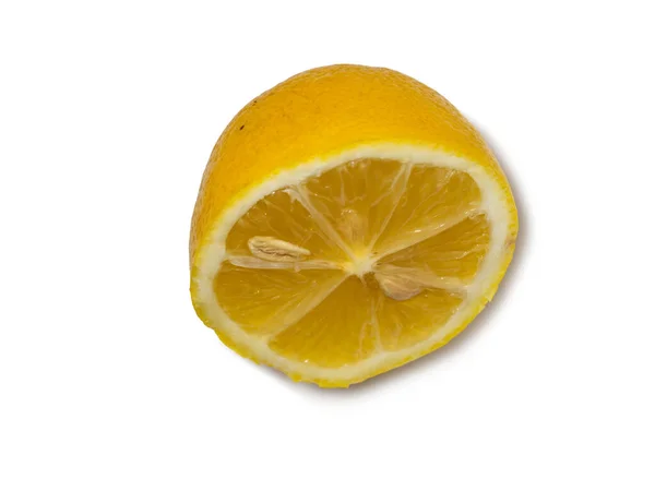 Нарезанный Лимон Белом Фоне Цитрусовые Ломтики Столе Яркий Фон Здоровая — стоковое фото