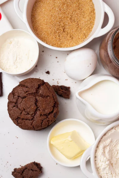 Домашнее Шоколадное Печенье Окружении Ингредиентов — стоковое фото