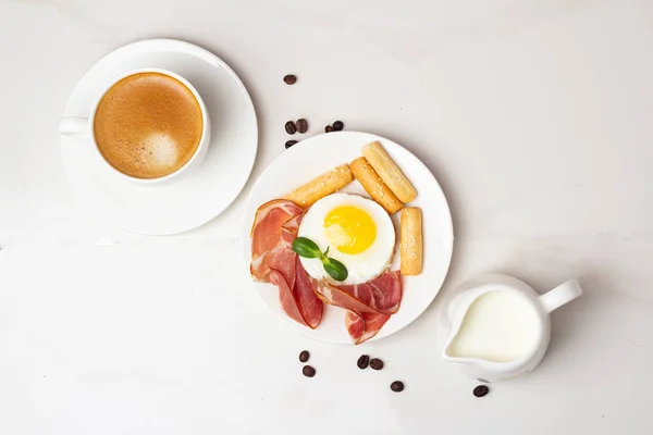 Huevos Fritos Con Carne Café Negro — Foto de Stock