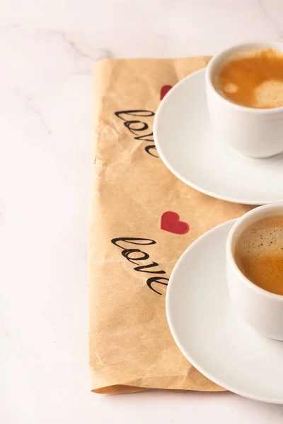 Zwei Tassen Kaffee Zum Valentinstag Und Die Aufschrift Lov — Stockfoto