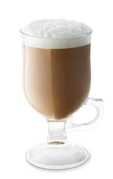Cappuccino de café avec mousse de lait dans une tasse en verre isolé — Photo