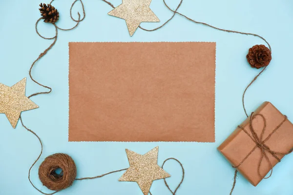 Une Feuille Papier Artisanal Avec Des Décorations Noël Des Boîtes — Photo