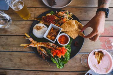 Endonezya Biçim Paylaşım Tabağı - Gıda