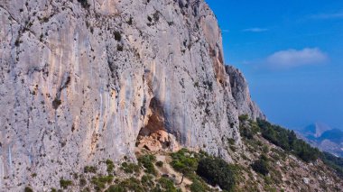 Bernia dağ sırası ve Bernia tepesi