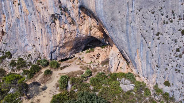 Bernia dağ sırası ve Bernia tepesi