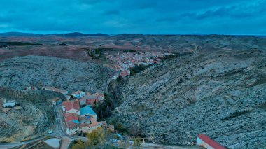 Almonacid de la Cuba Dam presa romana y pasarelas