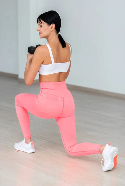 Brunette Girl White Top Coral Leggings Makes Lunges Her Legs — 图库照片