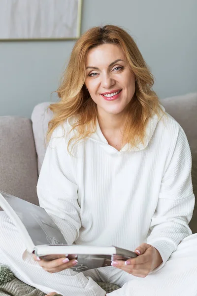 Lovely Middle Aged Blond Woman Beaming Smile Sitting Sofa Home — Stock Photo, Image