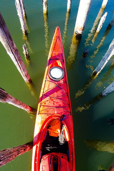 Top View Red Kayak Kayaker Selfie Paddle Kayak Pillars Destroyed — Stock Photo, Image