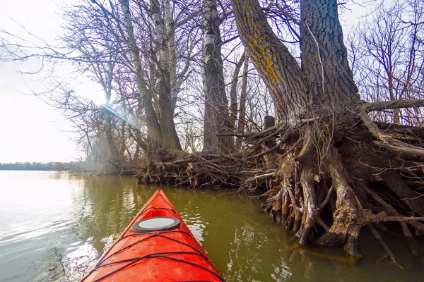 View Red Kayak River Banks Autumnal Trees Fall Winter Season — Φωτογραφία Αρχείου