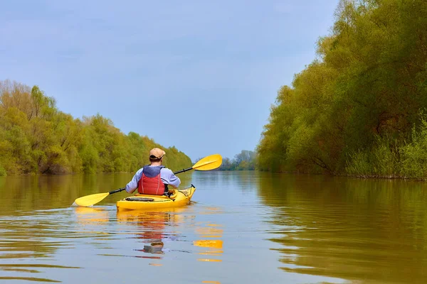 Kayak Primaverile Concetto Avventura Viaggio Azione Stile Vita Vista Posteriore — Foto Stock