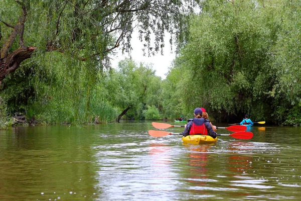 Grupo Amigos Viajan Kayaks Kayak Río Danubio Lago Reserva Biosfera — Foto de Stock