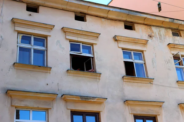 Antigas Fachadas Coloridas Casas Ruas Românticas Acolhedoras Europa Medieval Lviv — Fotografia de Stock