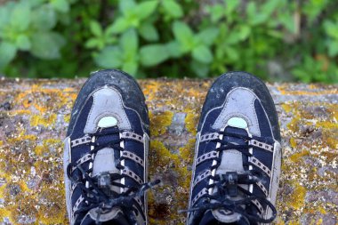 Kirli bisiklet ayakkabılarıyla selfie 'ler. Kapatın. Üst görünüm