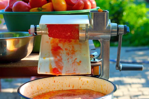 Preparation Tomato Juice Old Mechanical Manual Juicer — Stock Photo, Image