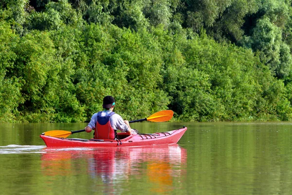 Vue Arrière Kayak Rouge Pagaie Pour Adolescents Sur Danube Été — Photo