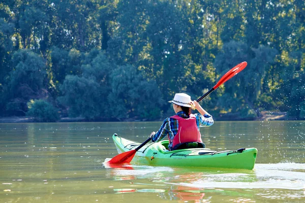 Woman Elegant Straw Hat Canotier Paddling Green Kayak Danube River —  Fotos de Stock