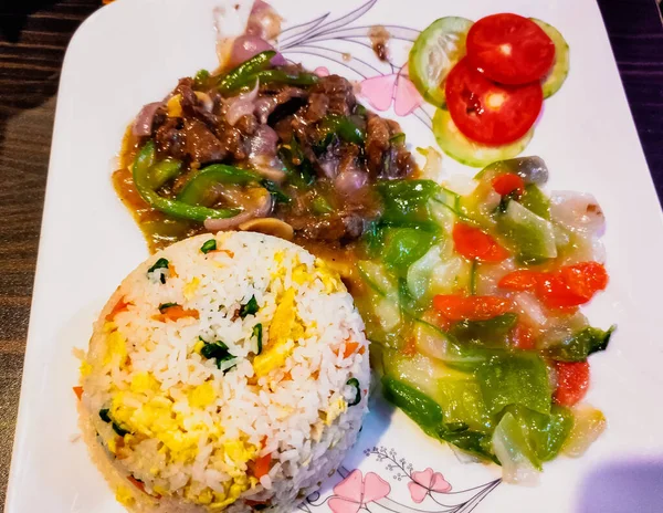 Rice Platter Fried Rice Chicken Masala Vegetables Salad — Photo