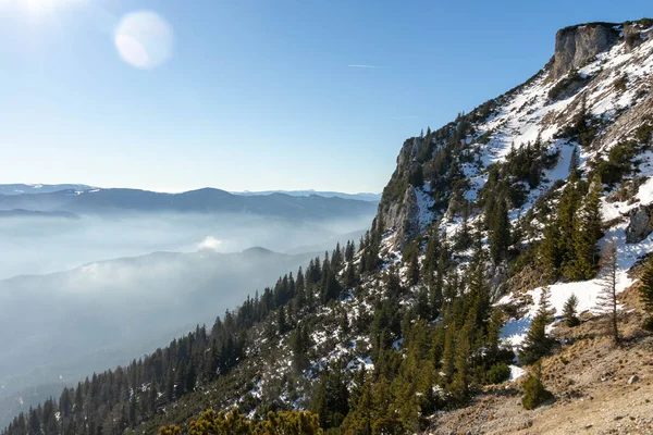 Dağın zirvesinin ötesine bak