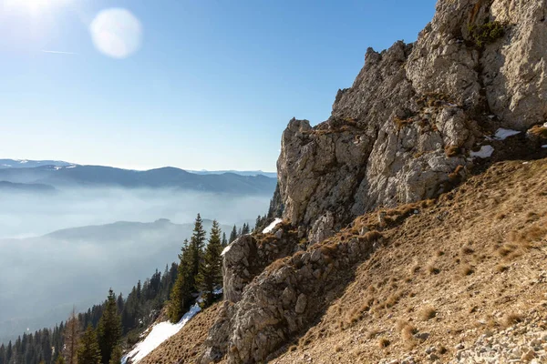 Dağın yan görüntüsü